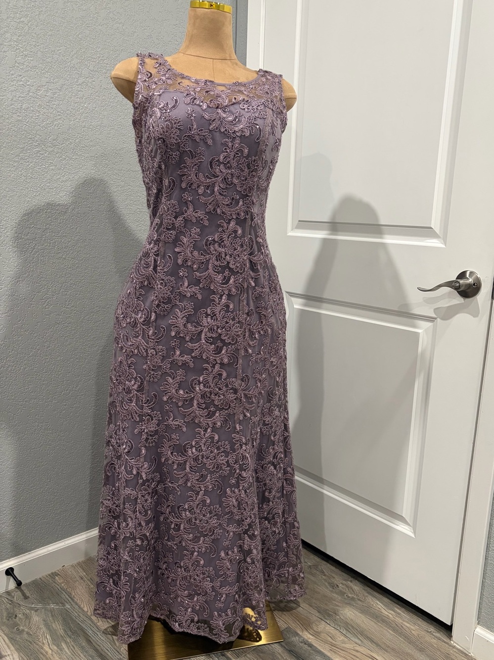 Alex Evenings Sleeveless Lace Maxi Dress in Mauve
